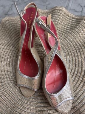 Kate Spade Gold Metallic Perforated Slingback Heels Peep Toe 3.75” Size 7.5B Ita